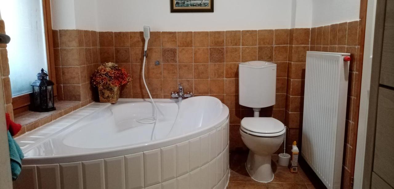 Négy Évszak Apartmanház Zalakaros Exterior foto