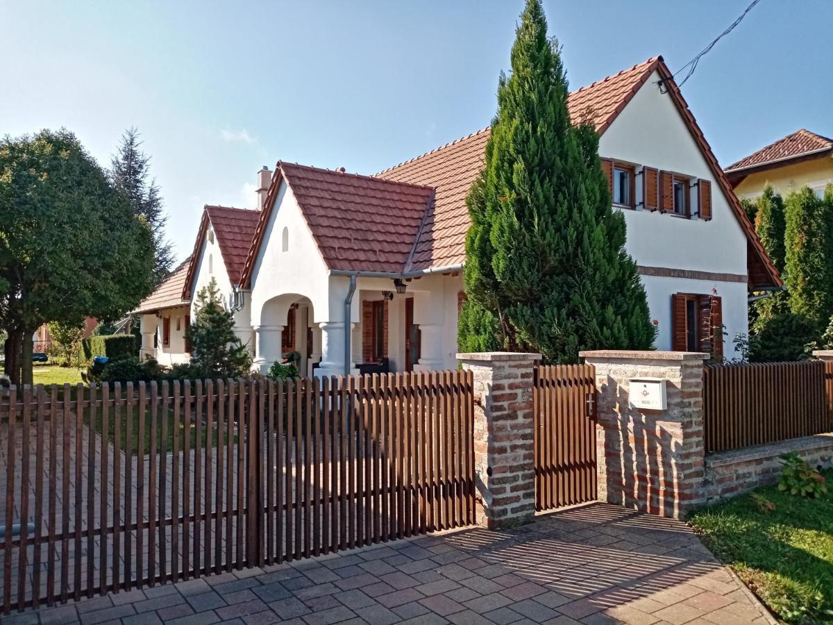 Négy Évszak Apartmanház Zalakaros Exterior foto